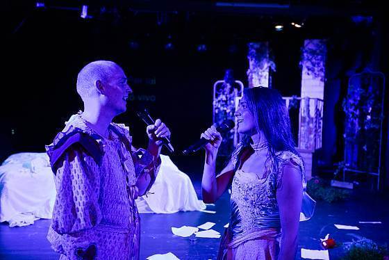 Foto des Theaterstücks "Romeo und Julia. Ich fühl's nicht" Foto des Theaterstücks "Romeo und Julia. Ich fühl's nicht"