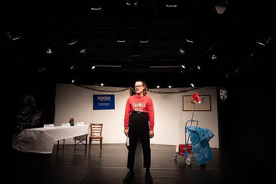Foto des Theaterstücks Weihnachtsfeier. Ein Betriebsunfall Foto des Theaterstücks Weihnachtsfeier. Ein Betriebsunfall