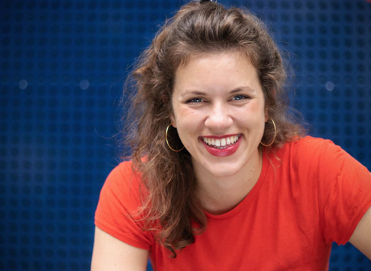 Schauspielerin Lisa Eder - Friede, Liebe & Freiheit Schauspielerin Lisa Eder - Friede, Liebe & Freiheit