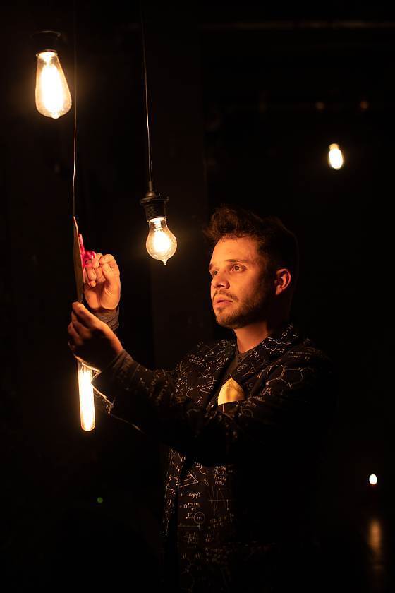 Der Mensch als Stückentwicklung im Theater im Bauturm und Prinz Regent Theater Bochum Der Mensch als Stückentwicklung im Theater im Bauturm und Prinz Regent Theater Bochum
