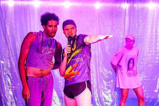 Foto des Theaterstücks "Pressebilder Cocktails, Camp & Critical Cuteness - Die Revue meines Lebens"