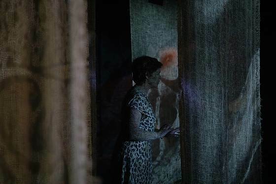 Foto des Theaterstücks "Amphitryon. Ein metaphysisches Gedankenspiel nach Kleist" Foto des Theaterstücks "Amphitryon. Ein metaphysisches Gedankenspiel nach Kleist"