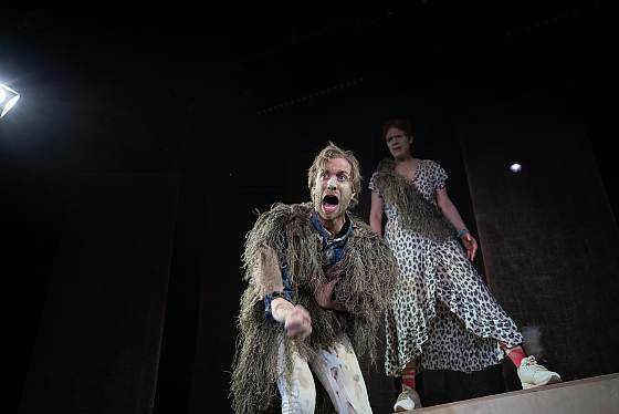 Foto des Theaterstücks "Amphitryon. Ein metaphysisches Gedankenspiel nach Kleist" Foto des Theaterstücks "Amphitryon. Ein metaphysisches Gedankenspiel nach Kleist"