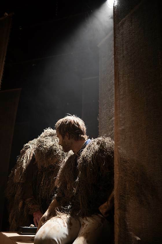 Foto des Theaterstücks "Amphitryon. Ein metaphysisches Gedankenspiel nach Kleist" Foto des Theaterstücks "Amphitryon. Ein metaphysisches Gedankenspiel nach Kleist"